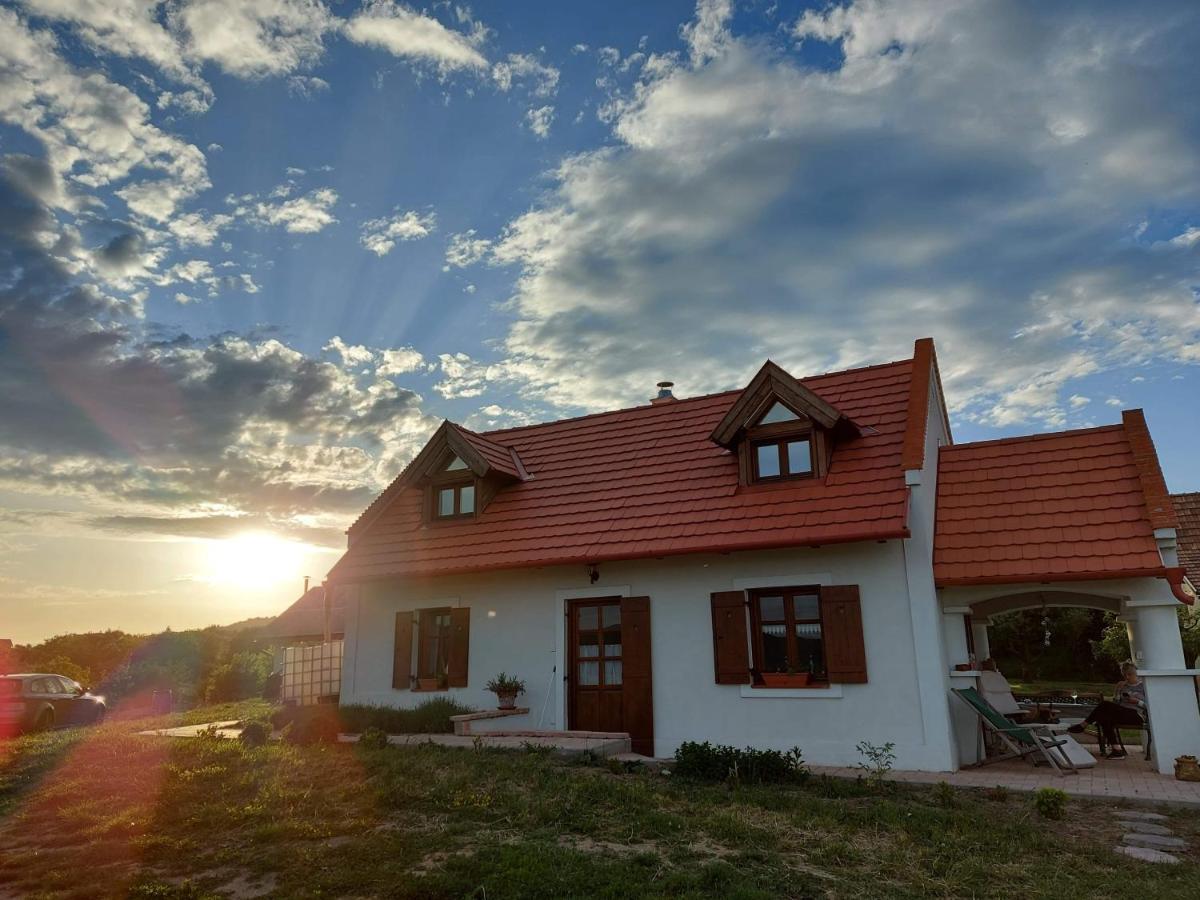 Casa Beata Villa Lesencetomaj Buitenkant foto