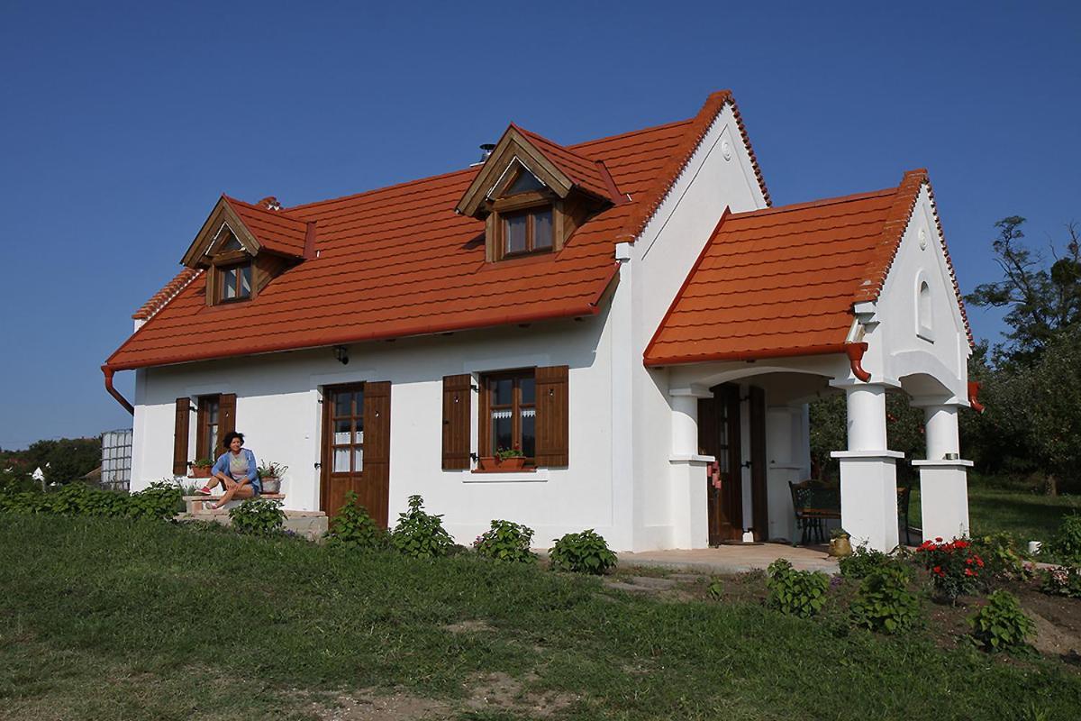 Casa Beata Villa Lesencetomaj Buitenkant foto