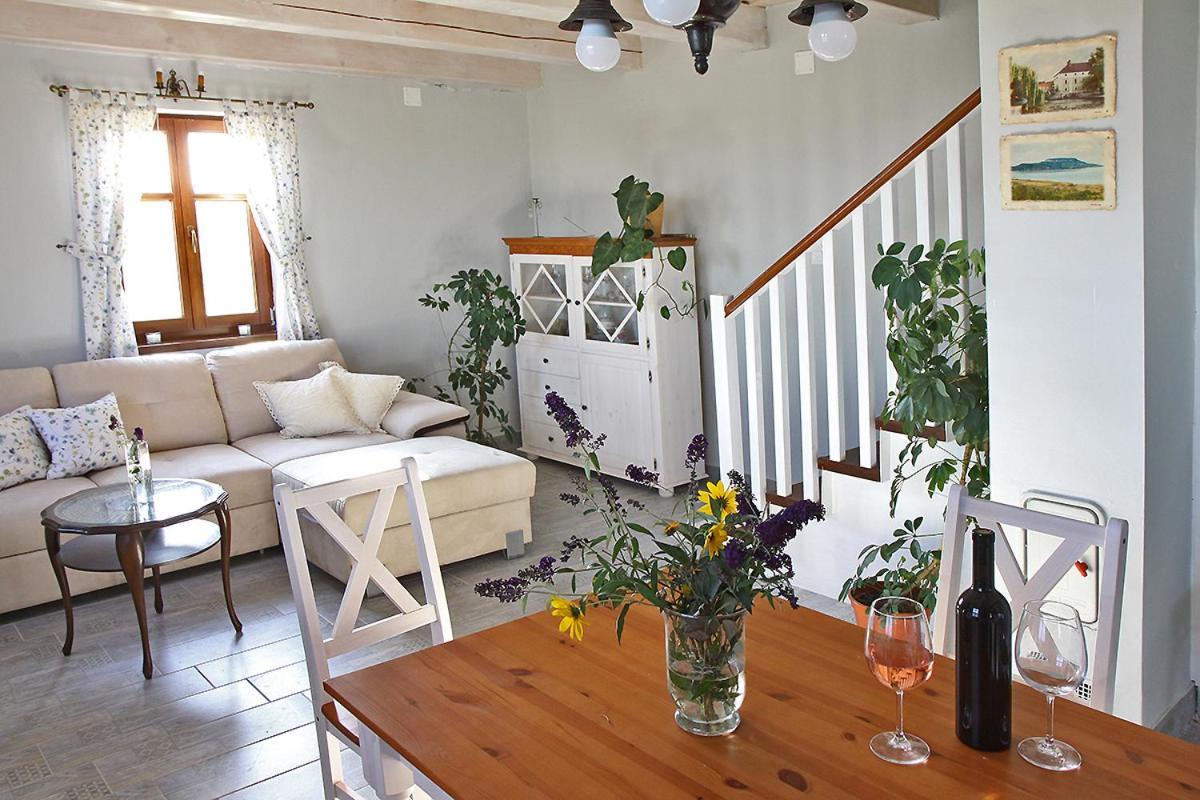Casa Beata Villa Lesencetomaj Buitenkant foto