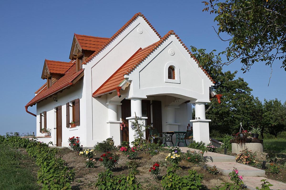 Casa Beata Villa Lesencetomaj Buitenkant foto
