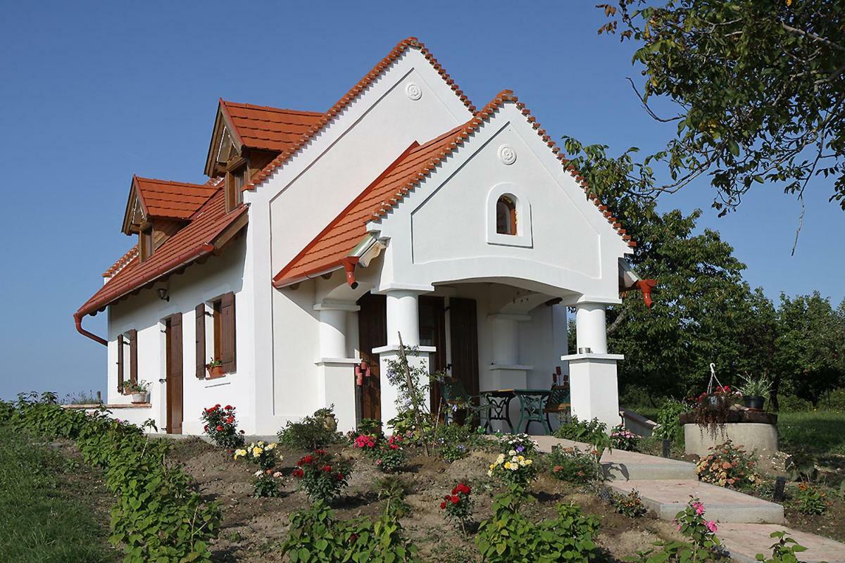 Casa Beata Villa Lesencetomaj Buitenkant foto